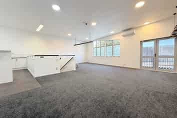 3 Phase Retail and Live Option in Manukau | 159m2