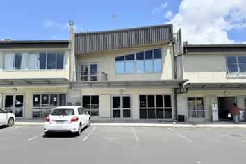 3 Phase Retail and Live Option in Manukau | 159m2