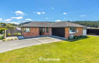 9 Percy Kinsman Crescent, Riverstone Terraces