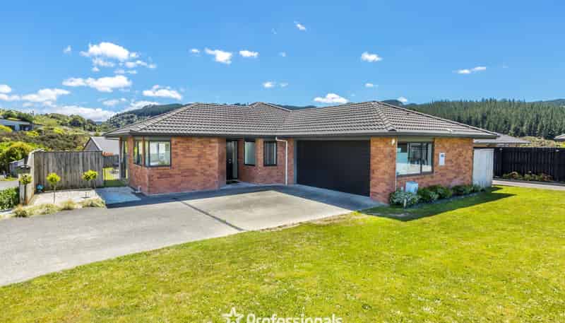 9 Percy Kinsman Crescent, Riverstone Terraces