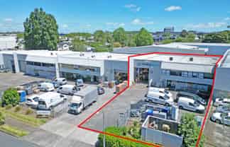 622M² INDUSTRIAL PROPERTY WITH YARD
