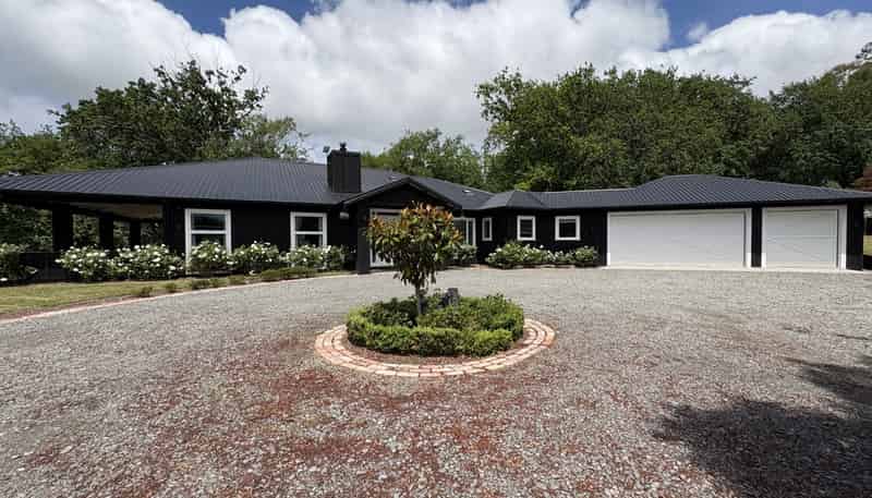 54 Nilgiri Road, Poraiti