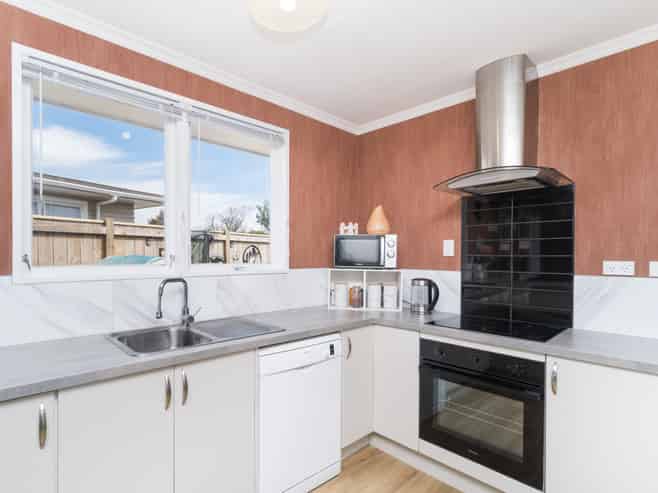 28 Karamea Crescent, Kelvin Grove