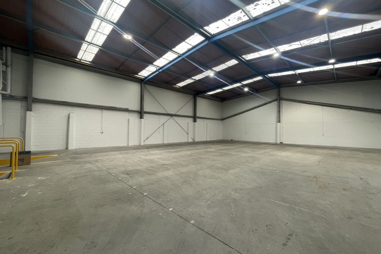 Trade Retail - Massive Exposure | AVAILABLE NOW - Vista 6