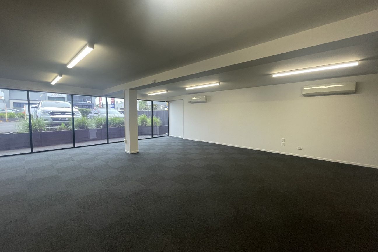 Trade Retail - Massive Exposure | AVAILABLE NOW - Altro