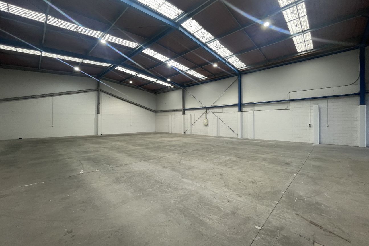 Trade Retail - Massive Exposure | AVAILABLE NOW - Vista 5