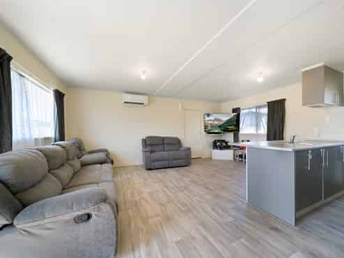 12B Sturges Road, Henderson