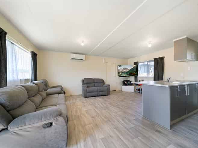 12B Sturges Road, Henderson