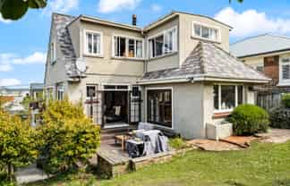 54 Hawthorn Avenue, Mornington