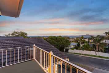 16 Eastcliffe Road, Castor Bay