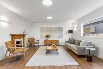 16 Eastcliffe Road, Castor Bay