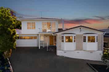 16 Eastcliffe Road, Castor Bay