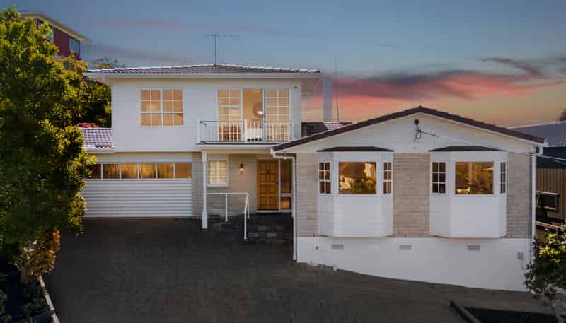 16 Eastcliffe Road, Castor Bay