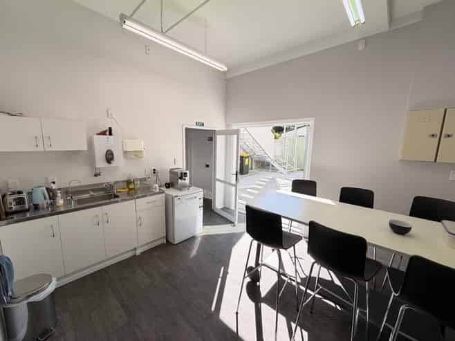 Retail and or office close to amenities!