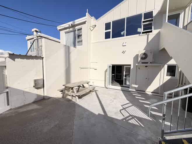 Retail and or office close to amenities!