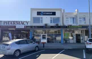 Retail and or office close to amenities!