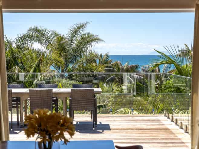 2 Seventh Avenue, Onetangi