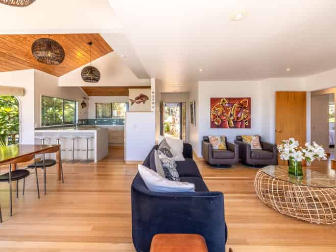 2 Seventh Avenue, Onetangi