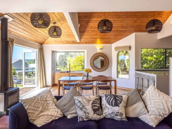 2 Seventh Avenue, Onetangi