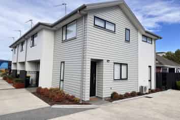 2/84 Blenheim Road, Riccarton