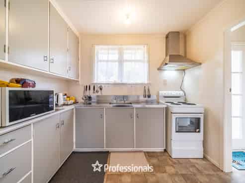 10a and b Poole Crescent, Wainuiomata