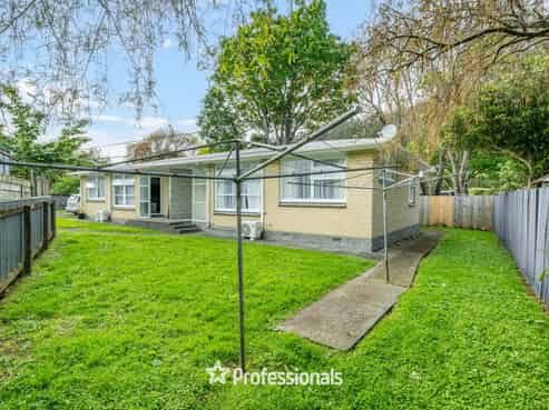 10a and b Poole Crescent, Wainuiomata