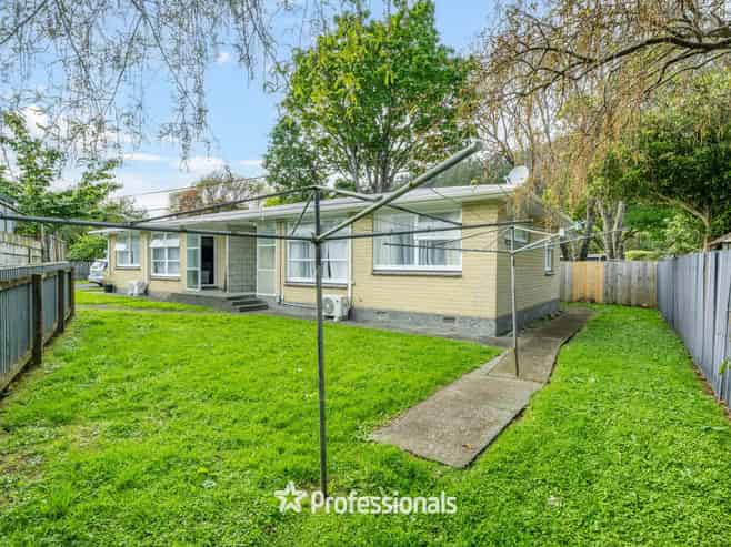 10a and b Poole Cresent, Wainuiomata