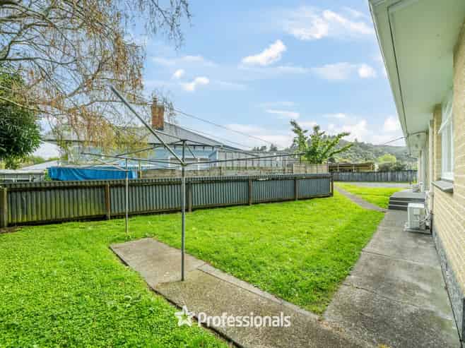 10a and b Poole Cresent, Wainuiomata