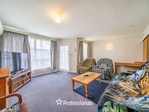 10a and b Poole Crescent, Wainuiomata