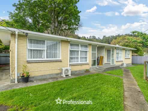 10a and b Poole Crescent, Wainuiomata