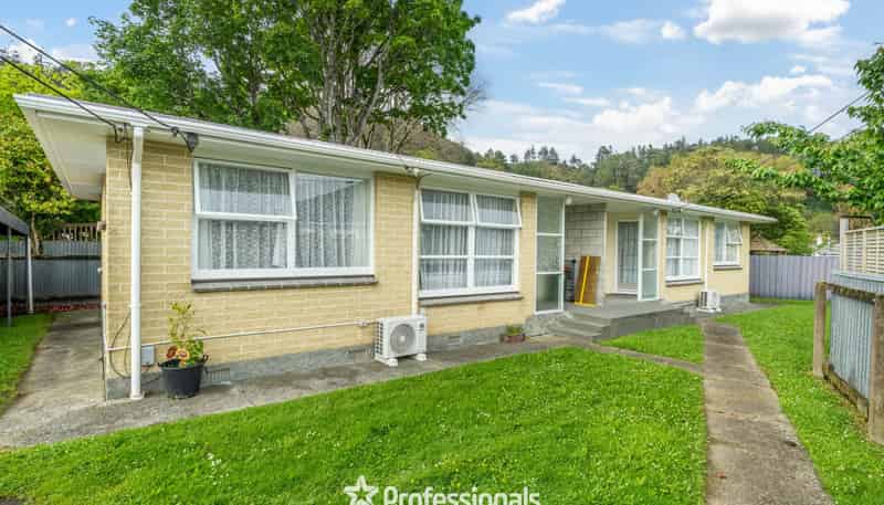 10a and b Poole Cresent, Wainuiomata