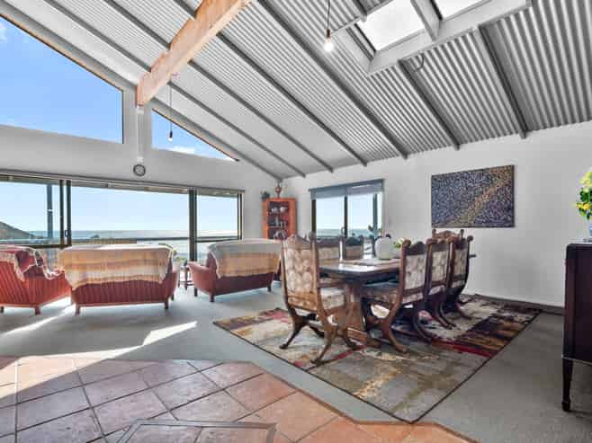 100 Seaview Road, Piha