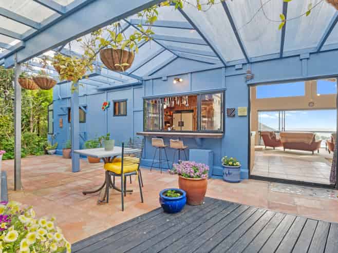 100 Seaview Road, Piha