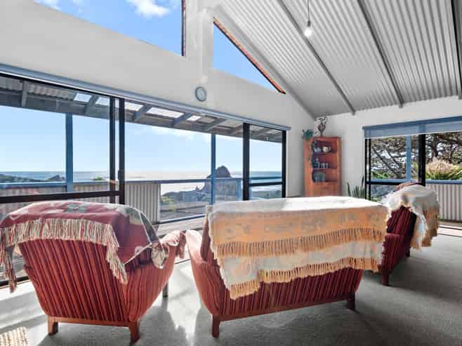 100 Seaview Road, Piha