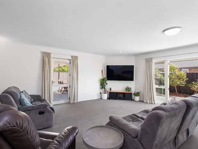 42 Welsford Street, Woodend