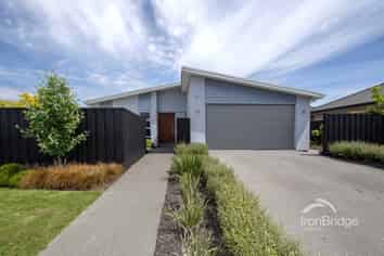 14 Papaumu Green, Parklands