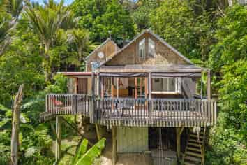 90 Laingholm Drive, Laingholm