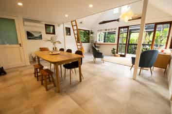 90 Laingholm Drive, Laingholm