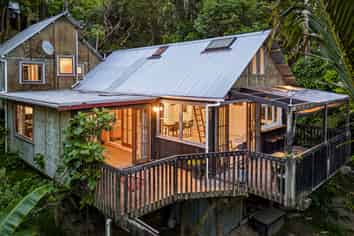 90 Laingholm Drive, Laingholm