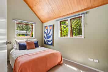 90 Laingholm Drive, Laingholm