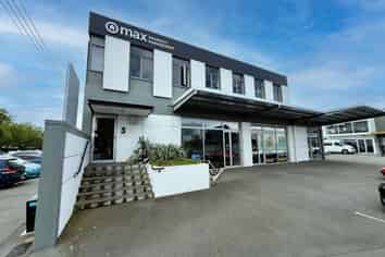 Tidy First Floor Office Suite With Fitout