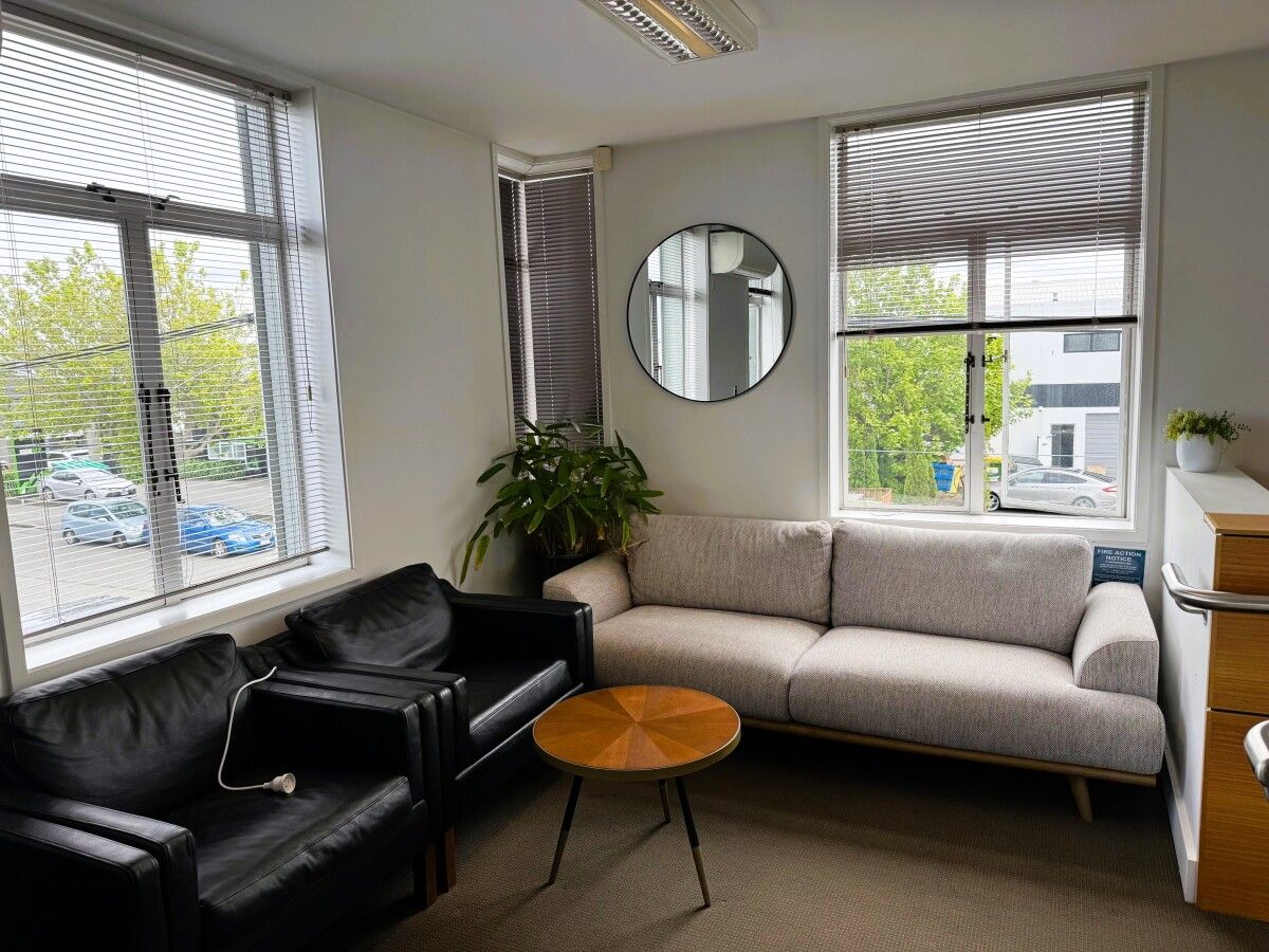 Tidy First Floor Office Suite With Fitout – pohled 4