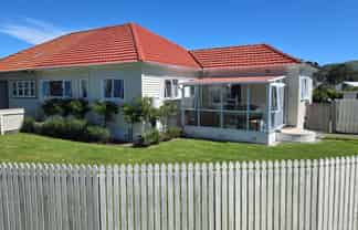 64 Athlone Crescent North, Avalon