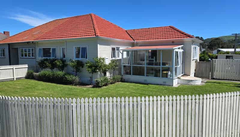 64 Athlone Crescent North, Avalon