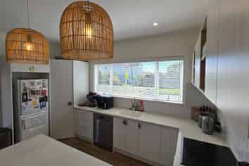 64 Athlone Crescent North, Avalon