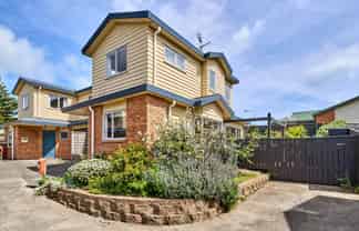 10 Pohutukawa Grove, TITAHI BAY