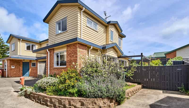 10 Pohutukawa Grove, TITAHI BAY