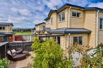 10 Pohutukawa Grove, TITAHI BAY