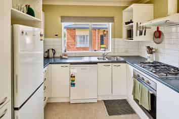 10 Pohutukawa Grove, TITAHI BAY