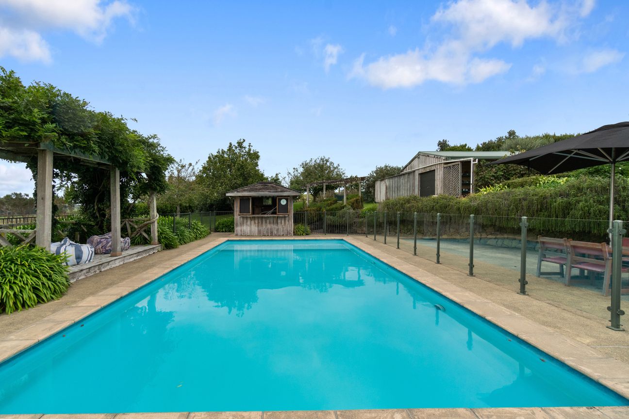 Family Scale, Poolside Living + Barn Flexibility - Ansicht 3